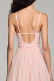 Jasnoróżowa szyfonowa sukienka wieczorowa na cienkich ramiączkach w kształcie litery A