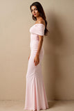 Jasnoróżowa sukienka wieczorowa syrenka z odkrytymi ramionami
