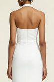 Satynowa biała sukienka z halter sheath