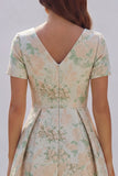 Niebiesko-biała kwiatowa sukienka midi z krótkim rękawem w kroju A