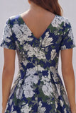 Niebiesko-biała kwiatowa sukienka midi z krótkim rękawem w kroju A