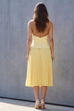 Halter Yellow Jednorzędowa plisowana sukienka midi Work Line A