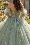 Sukienka Quinceanera w kolorze Dusty Sage Off The Shoulder z kwiatowym gorsetem i tiulem
