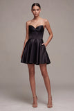Gorset bez ramiączek: Linia A Little Black Dress z kieszeniami