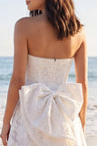 Mini sukienka bez ramiączek Ivory A Line Lace z perłami