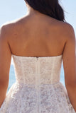 Kwiatowy gorset bez ramiączek w kształcie A A Little White Dress
