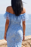 Mermaid Blue z falbanami w kwiatowej sukience z falbanami i aplikacjami