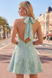 Krótka sukienka na balon w kształcie litery A bez pleców i haftowana kwiatami