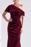 Bordowy aksamit syreny z ramion z marszczoną długą sukienką matki panny młodej