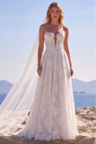 Koronkowa biała gorsetowa suknia ślubna bez ramiączek i welonami