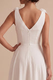 Biała sukienka midi z dekoltem w serek i 3D kwiatem