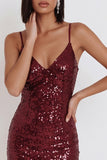 Bordowa sukienka koktajlowa z cekinami na bodycon i ramiączka spaghetti