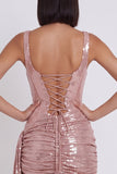 Różowy gorset, metaliczny bodycon, scoop neck, marszczona krótka sukienka koktajlowa z opadaniem