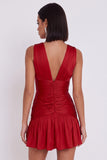 Czerwony dekolt w serek – dopasowana do ciała i krótka sukienka koktajlowa z dekoltem w serek