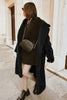 Załaduj obraz do przeglądarki galerii, Czarna karbowana klapa Długi płaszcz do strzyżenia ze sztucznego futra