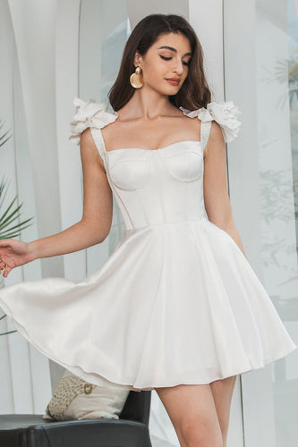 Biała gorsetowa krótka sukienka z falbankami