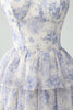 Załaduj obraz do przeglądarki galerii, Biała Niebieska Kwiat Cienkich Ramiączkach Sukienka Na Wesele Z Falbankami