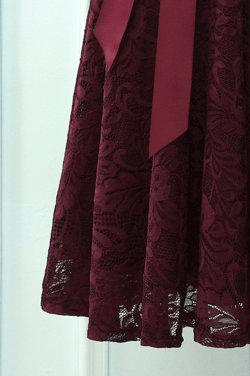 Załaduj obraz do przeglądarki galerii, Koronkowa Sukienka z Dekoltem w Serek na Wesele