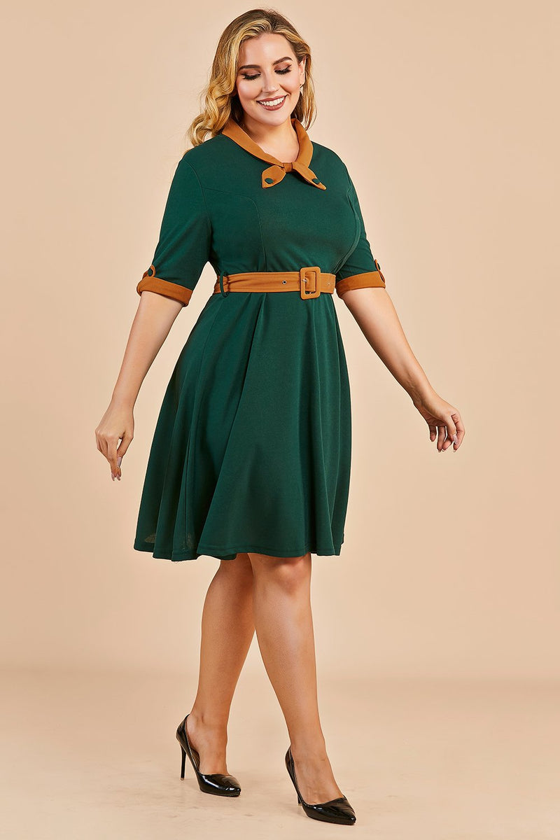 Załaduj obraz do przeglądarki galerii, Zielona sukienka swingowa z dekoltem w serek