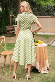 Zielona letnia sukienka w kratkę z dekoltem w serek