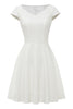 Załaduj obraz do przeglądarki galerii, Biała koronkowa sukienka vintage