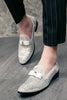 Załaduj obraz do przeglądarki galerii, Białe koralikowe wsuwane męskie buty imprezowe z kokardką