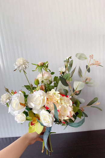 Symulacja Bukiet Ślubny Trzymając Kwiaty
