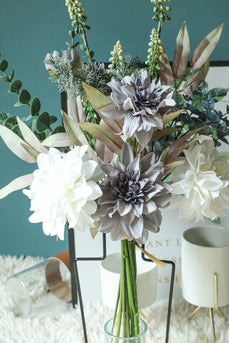 Białe kwiaty ślubne (wazon nie jest wliczony w cenę)