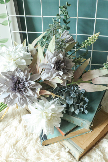 Białe kwiaty ślubne (wazon nie jest wliczony w cenę)