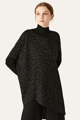 Czarny asymetryczny sweter z dzianiny ponczo