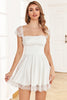Załaduj obraz do przeglądarki galerii, Biała Sukienka Z Kwadratowym Dekoltem Z Koronką