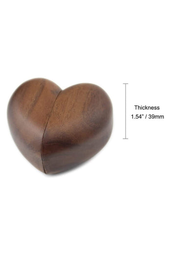 Drewniane pudełko zaręczynowe w kształcie serca