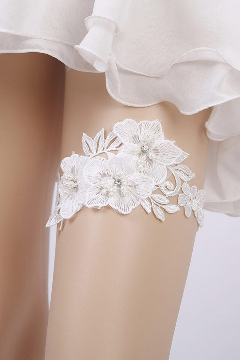 Załaduj obraz do przeglądarki galerii, Białe koronkowe kwiaty Koralikowa podwiązka ślubna