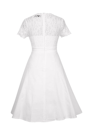 Biała solidna sukienka z dekoltem w serek 1950s z koronką