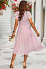 Załaduj obraz do przeglądarki galerii, Różowa Sukienka Midi Z Krótkim Rękawem Z Kwiatowym Nadrukiem Z Marszczeniami