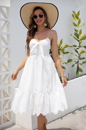 Biała letnia sukienka na cienkich ramiączkach w kształcie litery A z kokardą