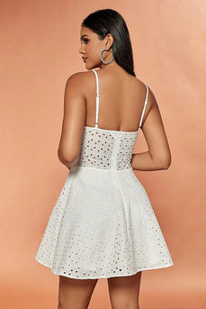Biała krótka koronkowa letnia sukienka na ramiączkach Spaghetti w kształcie litery A