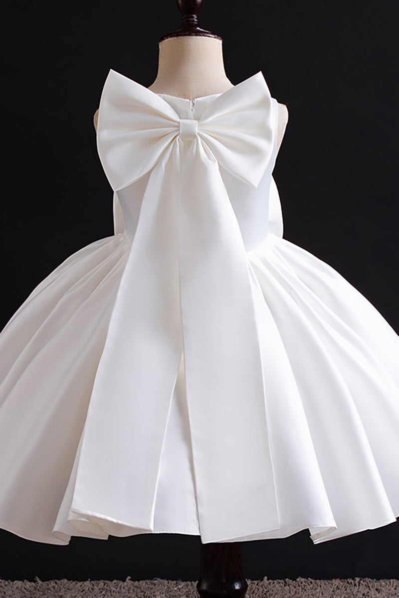 Załaduj obraz do przeglądarki galerii, Biała plisowana satynowa sukienka dla dziewczynki z kokardą