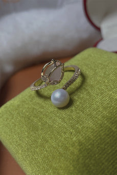 Biały perłowy pierścień