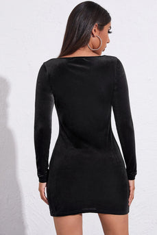 Aksamitna czarna sukienka z długim rękawem z rozcięciem