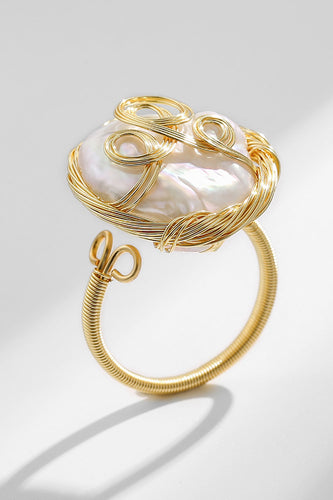 Złoty naturalny regulowany pierścionek z perłą słodkowodną