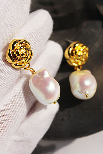 Kolczyki w kształcie perłowej róży