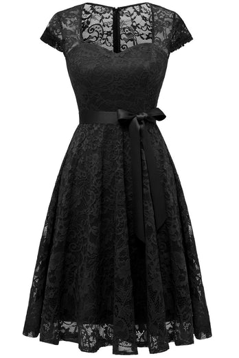 Czarna koronkowa sukienka imprezowa z rękawami