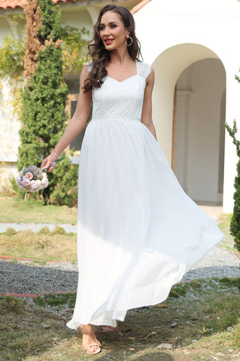 Biała długa koronkowa sukienka