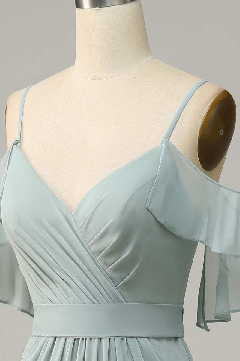 Załaduj obraz do przeglądarki galerii, Długa Suknia Druhna Z Odkrytymi Ramionami W Kolorze Zakurzonej Szałwii