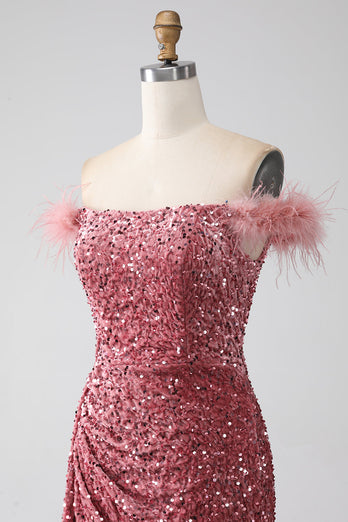 Syrenka z odkrytymi ramionami Różowa cekinowa sukienka na studniówkę z rozcięciem