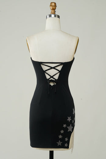 Stylowa czarna krótka sukienka bez ramiączek z frędzlami