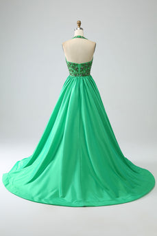 Satynowa zielona sukienka na studniówkę z wiązaniem na szyi z koralikami