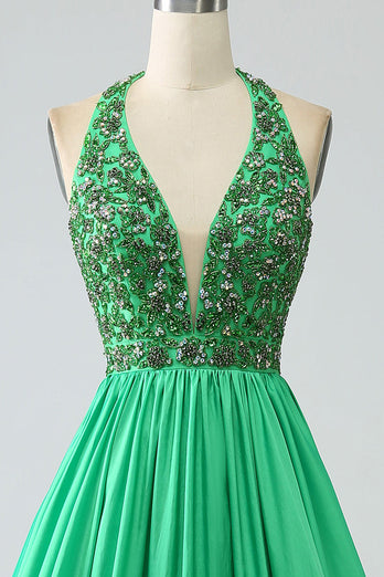 Satynowa zielona sukienka na studniówkę z wiązaniem na szyi z koralikami