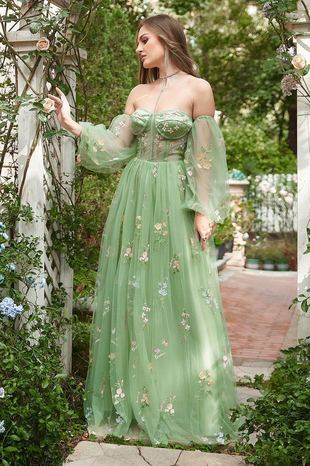 Zielona Tiulowa Sukienki Na Studniówke Z Odkrytymi Ramionami